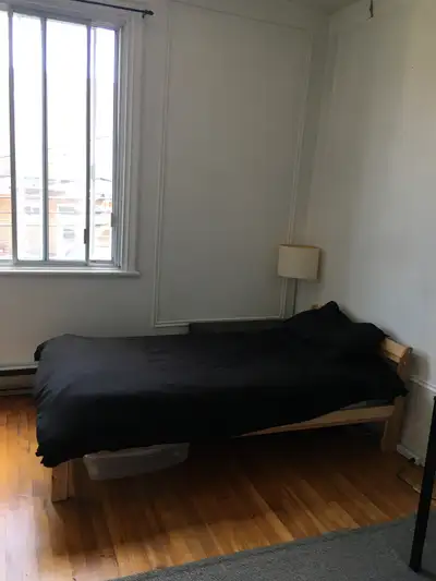 Grande chambre meublée à louer, Métro Outremont, 1er Septembre