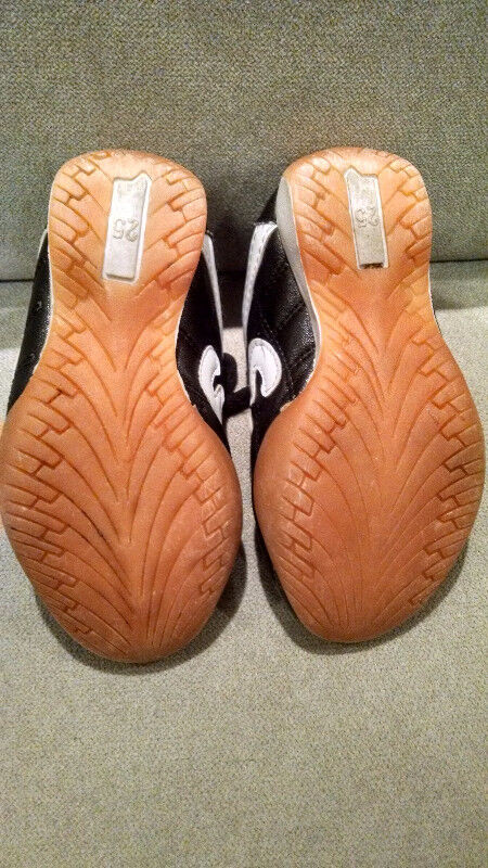 LEATHER SOCCER SPORT SHOES 2 yrs old TODDLER in Kids & Youth in Oshawa / Durham Region - Image 4