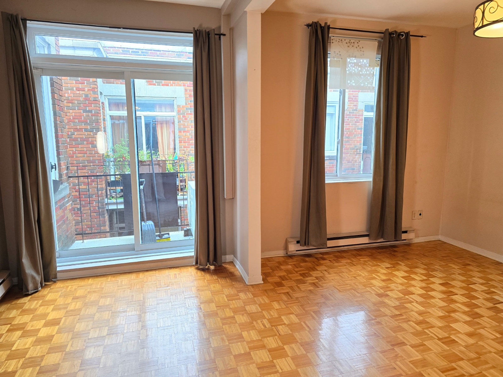 Bright 3 Bedroom + Nook on top floor, Métro Villa Maria, Vendome — photo 1