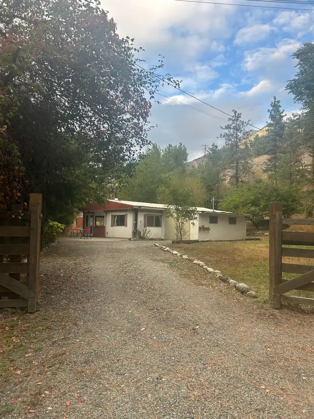 Work Assignment Rental – Furnished 2BR Near Lillooet/Lytton in British Columbia in Canada - Image 2