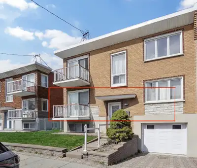 4½ situé au 1er étage (rez-de-chaussée), offrant 2 chambres fermées et une grande cour arrière privé...