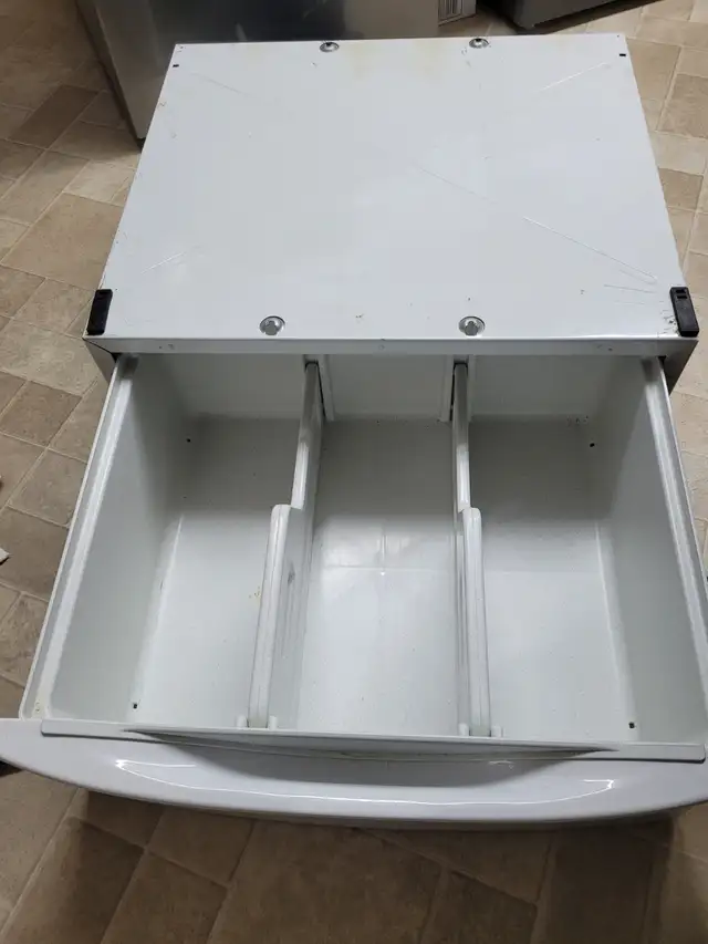 Front load washer base in Washers & Dryers in Sarnia - Image 3