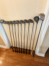 Lot de 10 bâtons de golf droitier // righty golf clubs