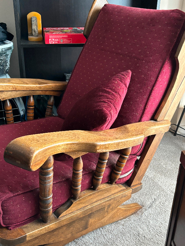 Antique Rocking Chair in Chairs & Recliners in Hamilton - Image 2