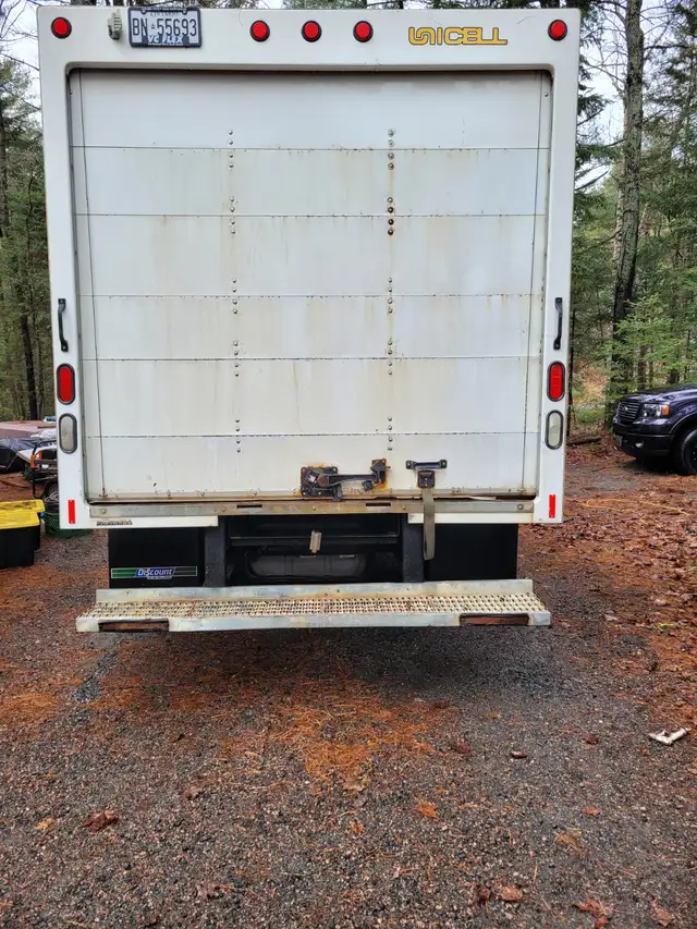 2010 Ford E-450 Cub van569252809561886723