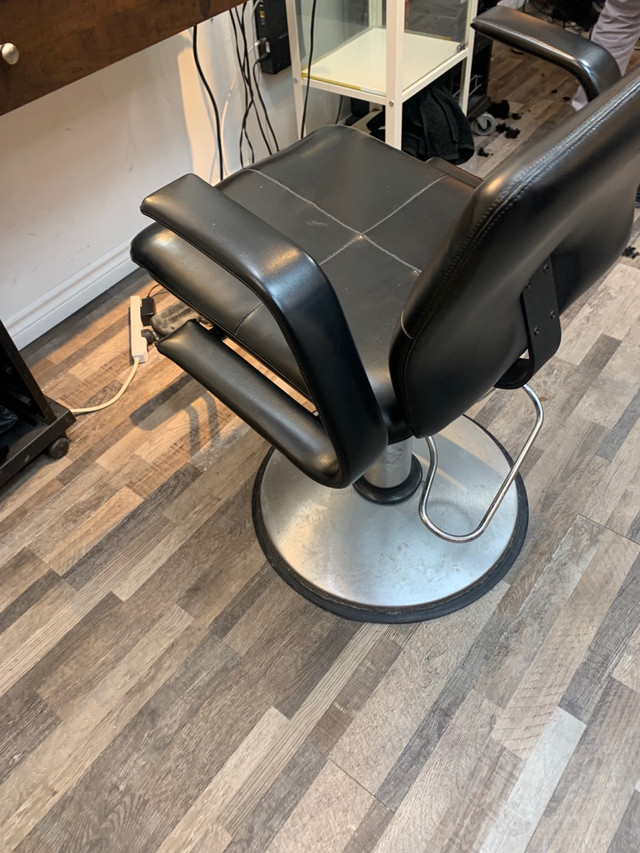 Chaise de coiffure  dans Autre  à Ville de Québec - Image 4