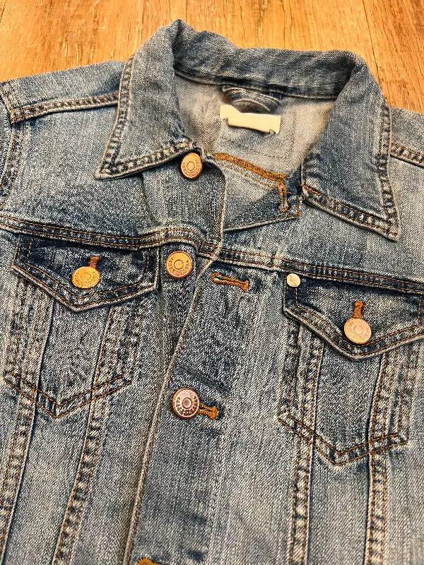 LIKE NEW! Women’s Jean / Denim Jacket62863283662721123