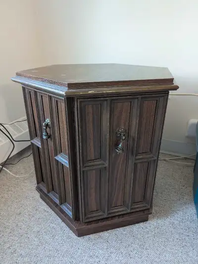20 in high end table or lamp stand with interior storage purchase at Sears. Ad will be removed when...