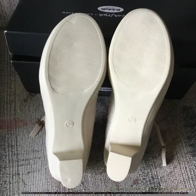 Woman High Heel Dress Shoe in Women's - Shoes in Calgary - Image 4