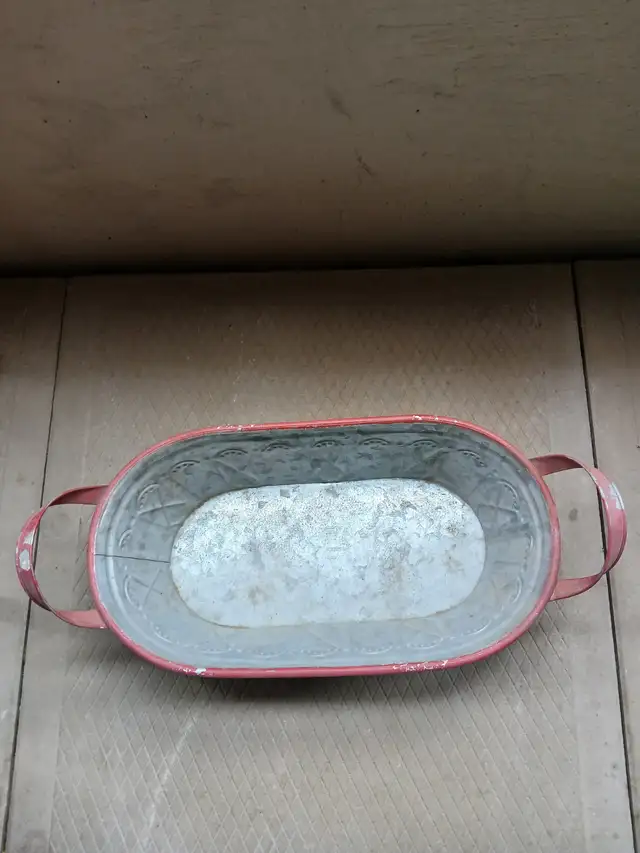 2 Metal Flower Boxes/Baskets in Outdoor Décor in City of Toronto - Image 4