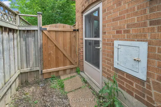 1 Bedroom Spacious Basement Apartment - Milton, Ontario in Long Term Rentals in Oakville / Halton Region - Image 3