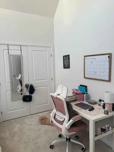 1 very large bedroom to rent in a shared accommodation house in Doon south Kitchener. All existing t...