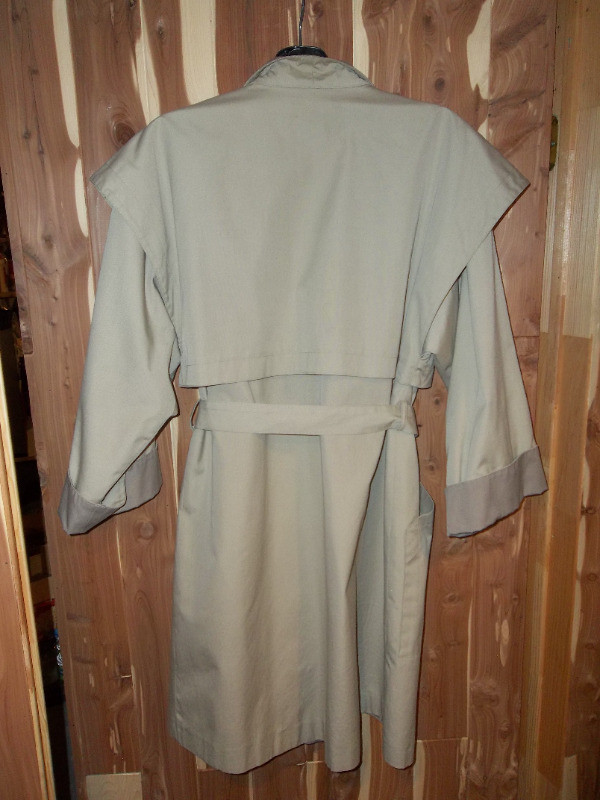 Manteau "Trench" pour femmes dans Femmes - Hauts et vêtements d'extérieur  à Longueuil/Rive Sud - Image 2