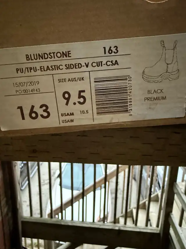 Blunstone safety work shoes size 10.5 brand new in Men's Shoes in Hamilton - Image 6