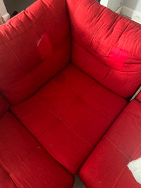 Sofa rouge à donner, 2 morceaux 80 pouces X 33 pouces.