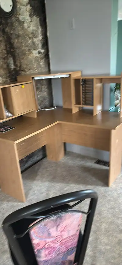 Bureau en coin avec fluorescent, View more