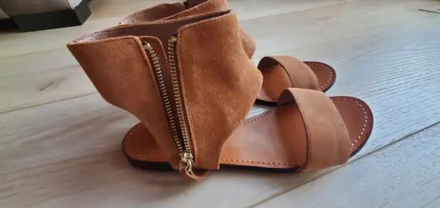 VINCE CAMUTO  -  Light Brown Leather Sandal63235092747395124