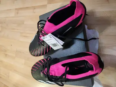 BNIB Adidas Predator Accuracy 1 Low FG US 9.5 Soccer Cleats, View more