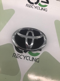 OE Recycling: Emblem | Toyota Camry