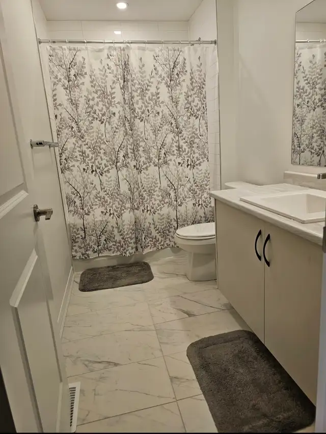 Room for rent in Room Rentals & Roommates in Oshawa / Durham Region - Image 3