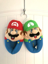 Super Mario Brothers Boys Plush Slippers 