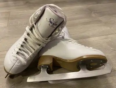 Size 3: Jackson Ultima SoftSkate 380 Girls Ice Figure Skates, View more