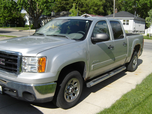 Selling My 2011 GMC Sierra Nevada Edition. in Cars & Trucks in London