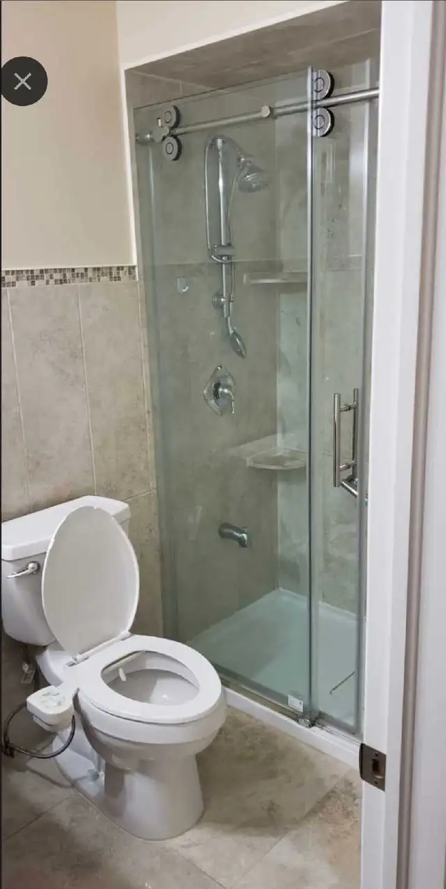large bedroom in a beautiful house from 365/month in brampton in Room Rentals & Roommates in Mississauga / Peel Region - Image 6