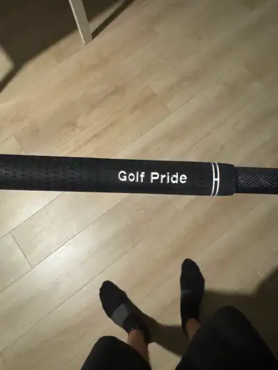 Came with a qi35 driver I bought, but will use my old shaft instead. Should fit any modern taylormad...