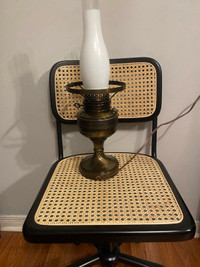 VINTAGE ANTIQUE TABLE LAMP