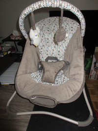 Petit siège de bébé pratique et mignon, condition A+ propre $20.