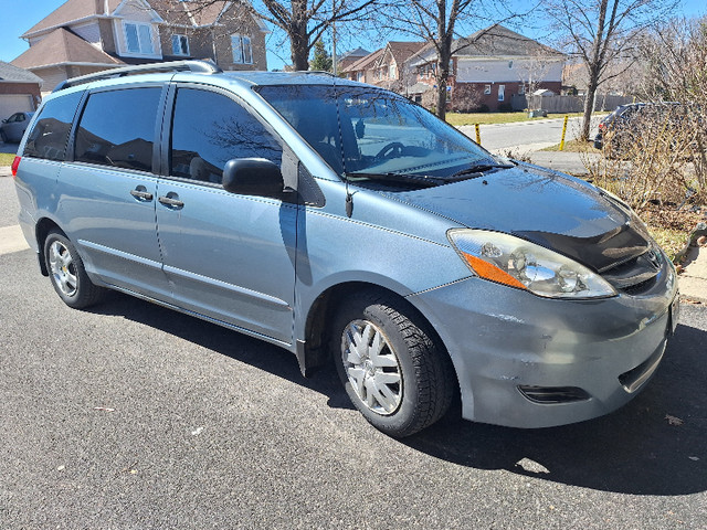 2007 Toyota Sienna CE $7000 in Cars & Trucks in Ottawa