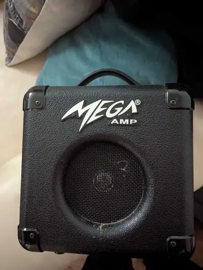 Mega VL-10 practice guitar amp, View more