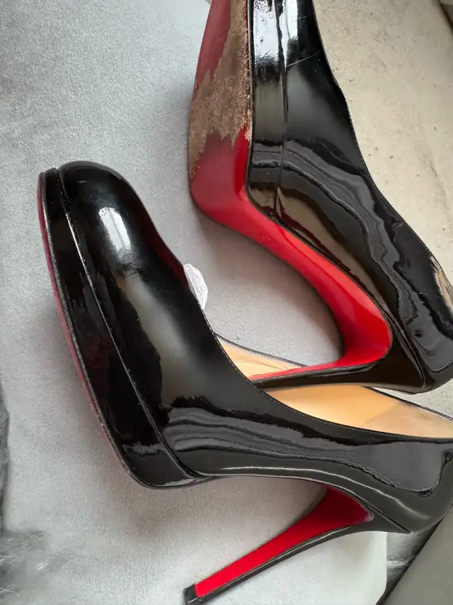 Authentic Christian Louboutin Bianca BlackPatent Platform Stilet in Women's - Shoes in City of Toronto - Image 7