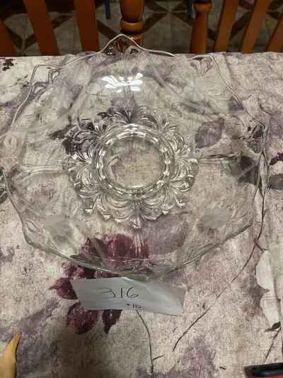 5 glass plates - assiette en verre - $10 chaque, View more