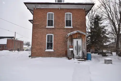 Seniors Preferred, One Bedroom, High Ceilings, All Inclusive, Will Have New Paint (Walls/Ceilings/Tr...