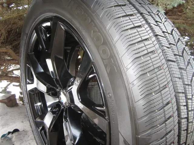 Next to new BMW X7 Oem black 21" winter snow wheel kit style 752 in Tires & Rims in Oakville / Halton Region - Image 10