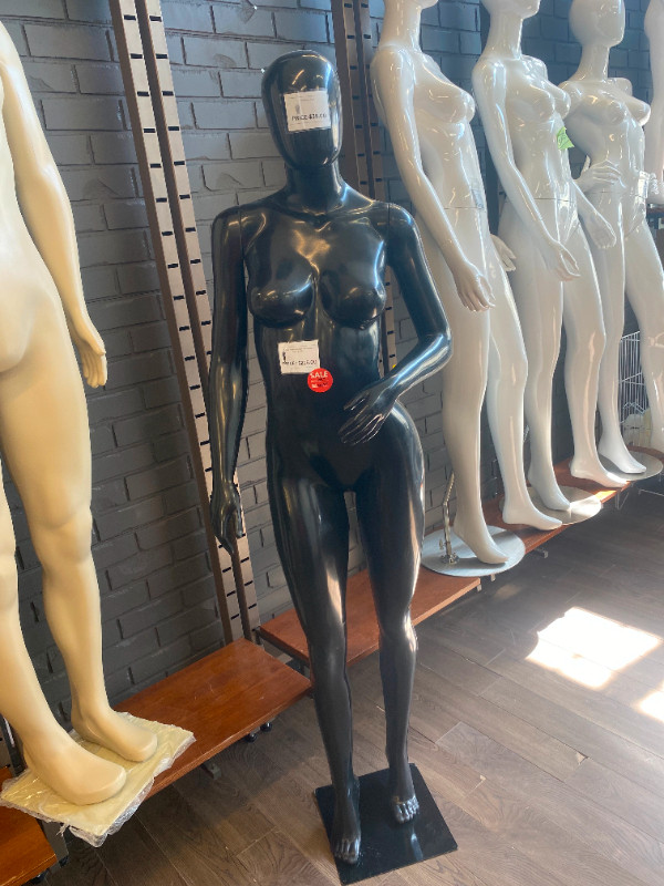 FEMALE POSED BRAZILIAN MANNEQUIN BLACK WITH MATCHING HEAD in Women's - Other in City of Toronto