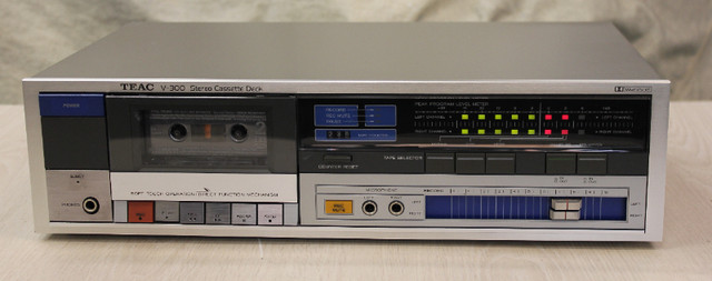 Teac v300 Cassette in Stereo Systems & Home Theatre in St. Catharines