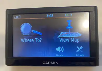 Garmin nuvi 52 LM GPS Unlimited map updates Includes power cable, window mount, protective sleeve. L...