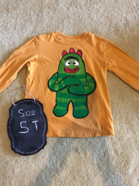 Boys Old Navy collectabilitees Monster T-shirt - 5T