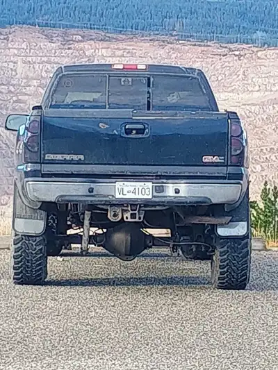 Measurements fit 2005 2500 GMC , bought used under the assumption they were for a 2011 2500 series G...