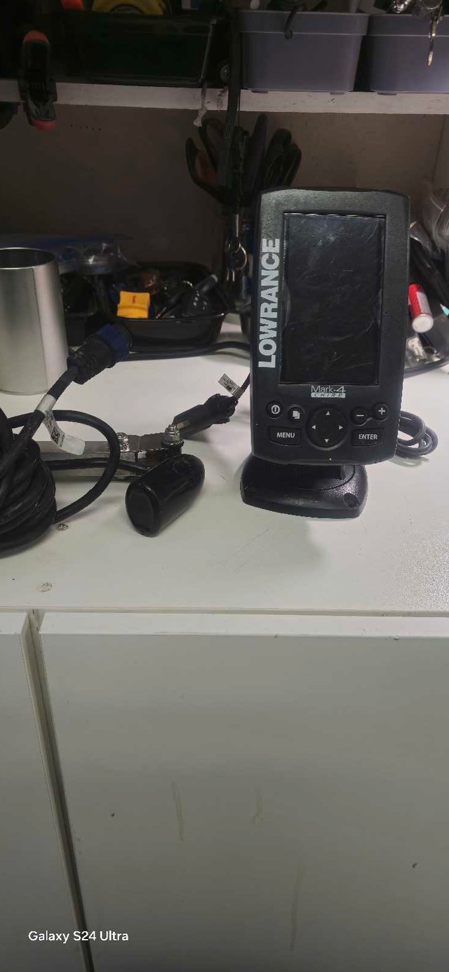 lowarance Fishfinder/Plotter in Fishing, Camping & Outdoors in Penticton - Image 2