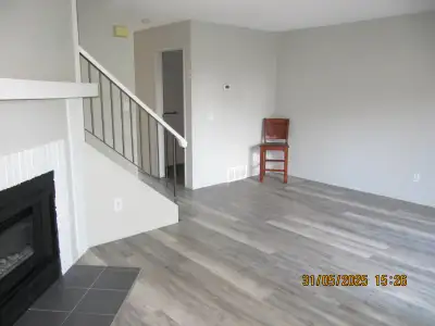 3 BEDROOM TOWNHOUSE - COACH HILL