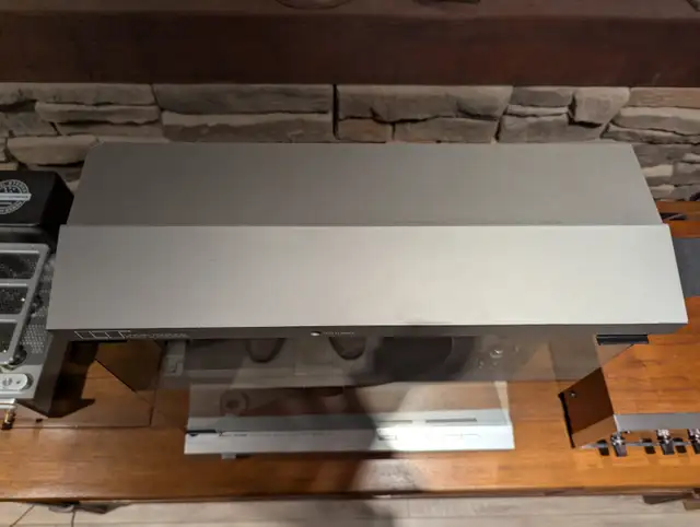 Mitsubishi LT-640 Linear Tracking Vertical Turntable in Stereo Systems & Home Theatre in Ottawa - Image 4