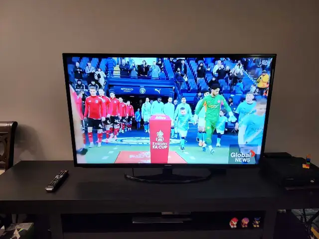 Samsung 50-inch Full HD Smart TV – Excellent Condition! in TVs in Ottawa - Image 3