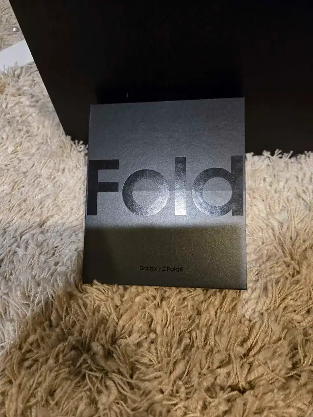 Like New Z Fold 4 256GB Samsung with Case 62863270420098124