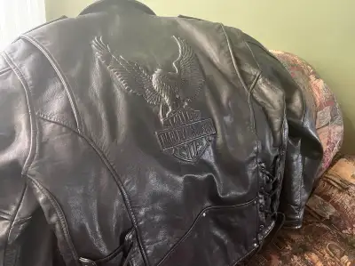 Vintage 90’s Genuine Harley-Davidson Cruiser Style Jacket. Men’s size Large Heavy Weight Black Full...