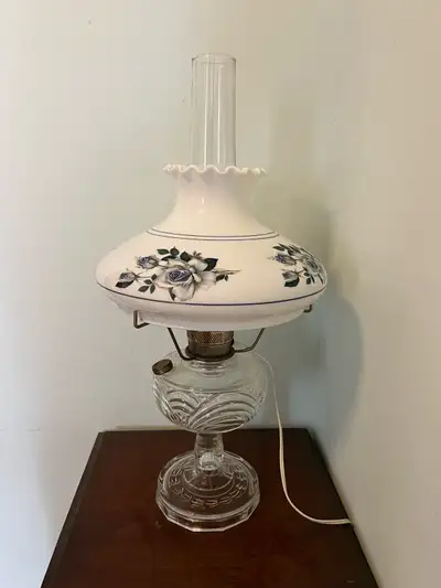 ALADDIN - VINTAGE ELECTRIC CLEAR WASHINGTON DRAPE LAMP & FLORAL, View more
