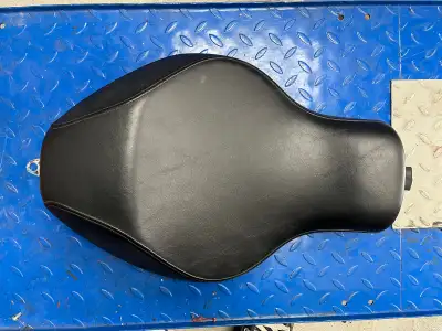 Factory Harley Davidson solo seat, no rips or tears. Off of a 2011 model. Will fit other 04-17 model...